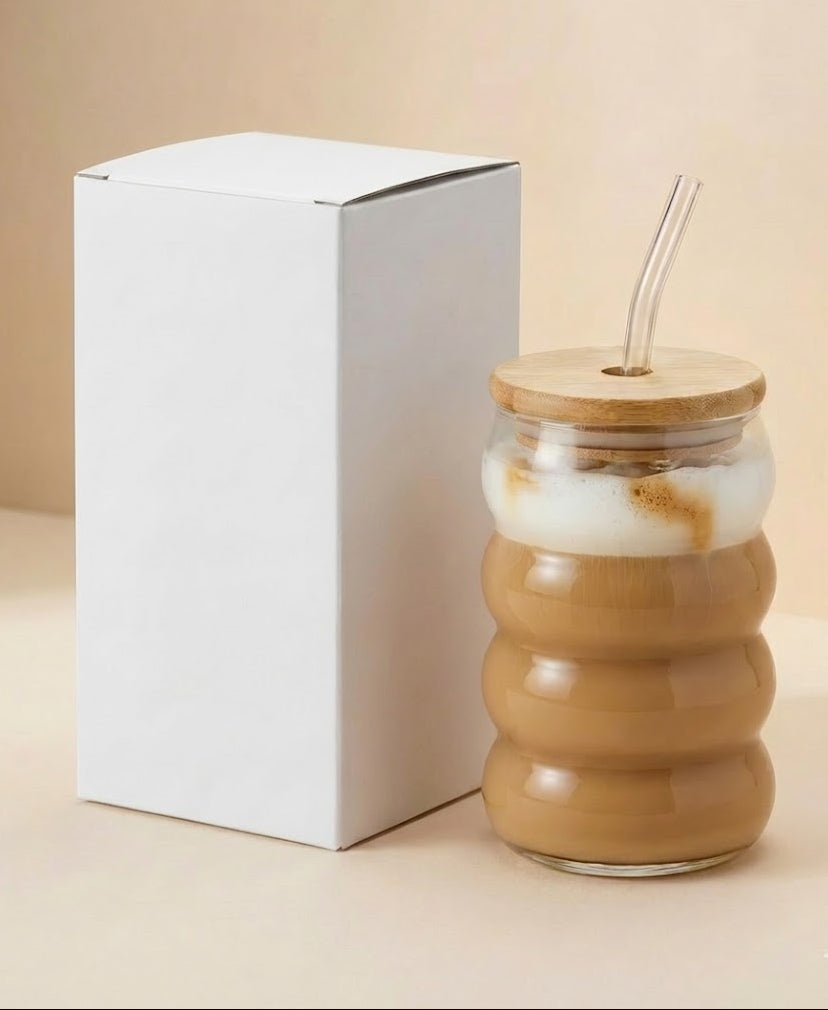 Vaso Ondulado de Vidrio con Tapa de Bambú – 480 ml