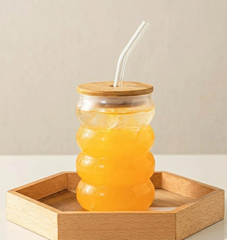Vaso Ondulado de Vidrio con Tapa de Bambú – 480 ml